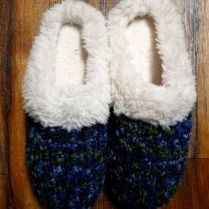 Women's Sz 8.5 Isotoner Sweater Fur Slippers